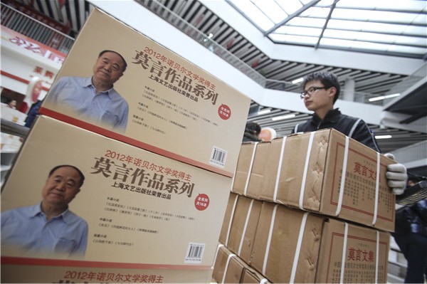 Mo Yan's books become the hottest commodities in the country's book fairs after his winning of the Nobel Prize for literature in 2012. (Photo by Liu Hui / For China Daily)