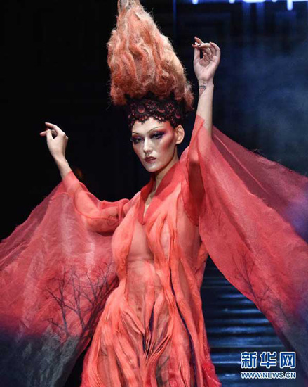 The colors of Nature are providing inspiration for hair and make-up at China Fashion Week. (Photo/Xinhua)