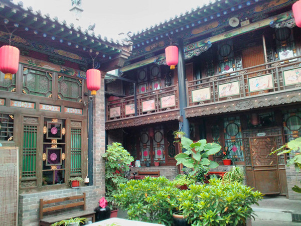 Many locals have converted their traditional courtyard homes into lovely hotels.  Photo: CRIENGLISH.COM/William Wang
