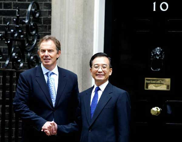 Then Premier Wen Jiabao with then British Prime Minister Tony Blair in London, May 10, 2004. (Photo/Xinhua)