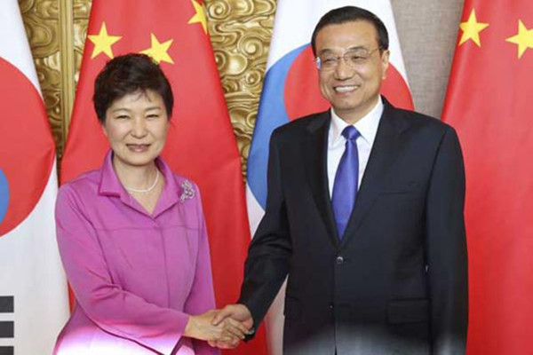 Premier Li Keqiang meets with visiting ROK President Park Geun-hye in Beijing on Sept 2, 2015. (Photo/Chinanews.com)