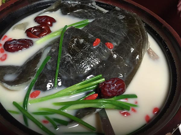 The restaurant's signature turtle soup with spring onions and red dates. [Photo:China Daily/Mike Peters)