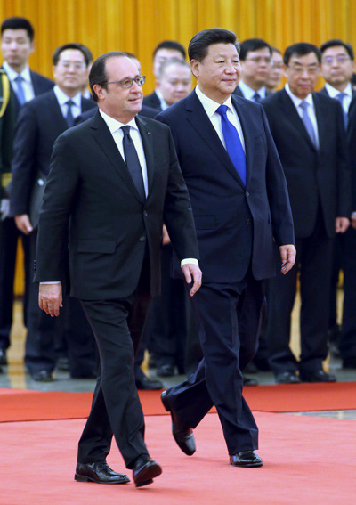 President Xi Jinping meets with visiting French President Francois Hollande in Beijing on Monday. Xi said China firmly supports France in hosting the upcoming climate change summit. WU ZHIYI/CHINA DAILY
