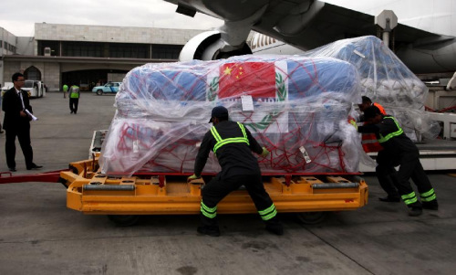 Afghan men unload the relief supplies donated by Chinese government for earthquake survivors from an airplane at Kabul international airport in Kabul, Afghanistan, Nov. 3, 2015. China on Tuesday provided humanitarian supplies worth 10 million yuan (1.6 million U.S. dollars) and 1 million U.S. dollars in cash for Afghanistan's quake relief. (Photo: Xinhua/Farid)