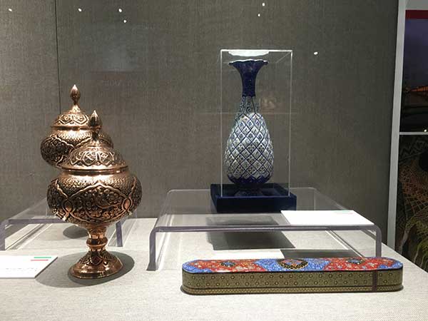 Emerald vase from Iran is on show.(Photo:Chinaculture.org/He Keyao)