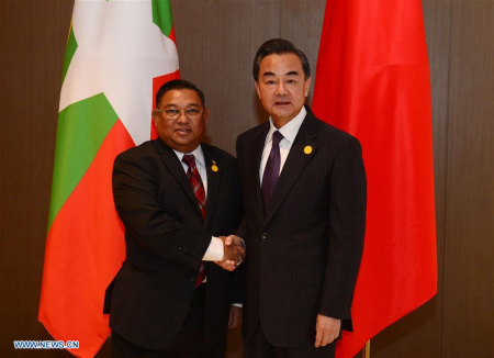 Chinese Foreign Minister Wang Yi (R) shakes hands with Myanmar Foreign Minister U Wunna Maung Lwin in Jinghong, southwest China's Yunnan Province, Nov. 11, 2015. (Xinhua/Hu Chao)