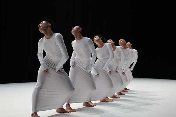 Contemporary dance 7, by Chinese Tao Dance Theater, premieres in Adelaide Festival Centre in 2014.(Photo by Fan Xi/China Daily)