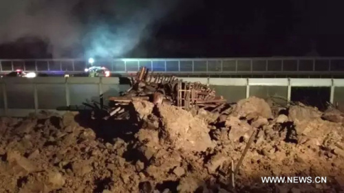 Photo taken with a mobile phone shows the accident site after a landslide hit Lidong Village in Lishui City, east China's Zhejiang Province, Nov. 14, 2015. Four people were confirmed dead and 33 others remained missing after the landslide occurred Friday night.(Xinhua)