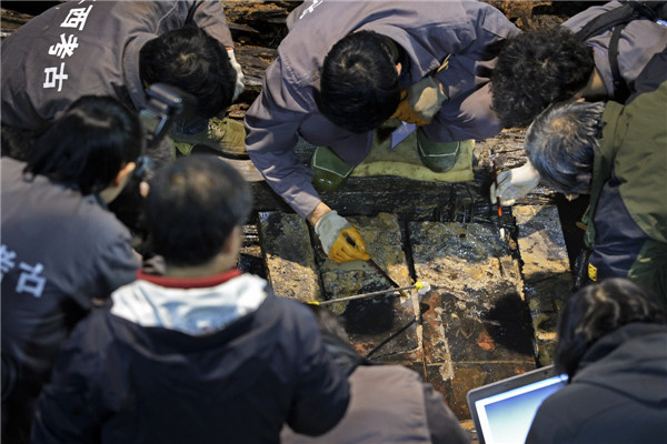 Chinese archaeologists claimed on Saturday to have unearthed a portrait of Confucius from a tomb that is at least 2,000 years old. (Photo/Xinhua)