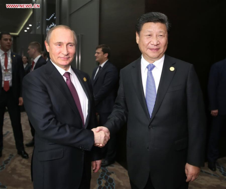 Chinese President Xi Jinping (R) meets with Russian President Vladimir Putin in Antalya, Turkey, Nov. 15, 2015. (Xinhua/Ma Zhancheng)  