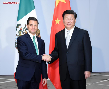 Chinese President Xi Jinping (R) meets with Mexican President Enrique Pena Nieto in Antalya, Turkey, Nov. 16, 2015. (Xinhua/Zhang Duo)