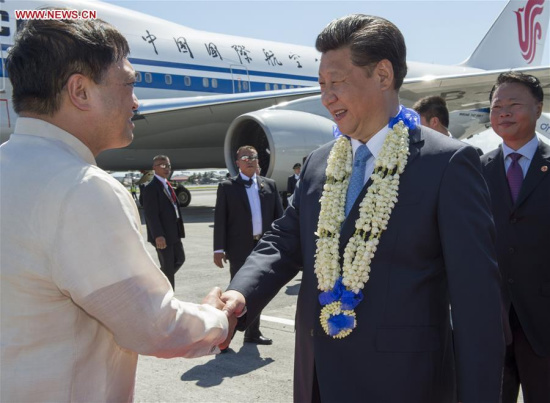Chinese President Xi Jinping (R Front) arrives in Manila, Philippines, Nov. 17, 2015 for the 23rd APEC economic leaders' meeting. (Photo: Xinhua/Li Xueren)