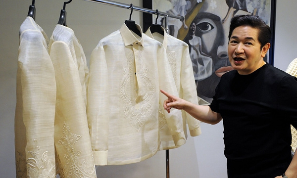 Filipino designer Paul Cabral shows the barong shirts he has designed for world leaders at this weeks APEC summit in Manila. (File photo)
