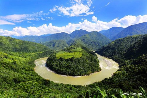 File photo taken on Dec. 6, 2014 shows the big turn of Yarlung Zangbo River in Medog County, Nyingchi City, southwest China's Tibet Autonomous Region. (Xinhua/Liu Fengying)