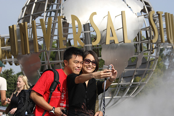 Tourists from Hong Kong take photographs at the Universal Studios Hollywood in California, the United States. (Photo/Xinhua)