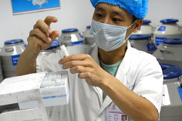 Sperm banks in China are seeing an increase in the number of visits by infertile couples.(Photo/China Daily)