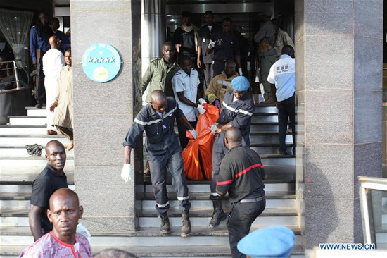 Rescue team members carry out a body of a victim from the Radisson Blu hotel in Bamako, Mali, Nov. 20, 2015. Three Chinese citizens were killed in a hostage-taking situation at the Radisson Blu hotel in the Malian capital, while four other Chinese citizens were rescued, the Chinese Embassy in Mali confirmed to Xinhua on Friday. (Xinhua/Stringer)