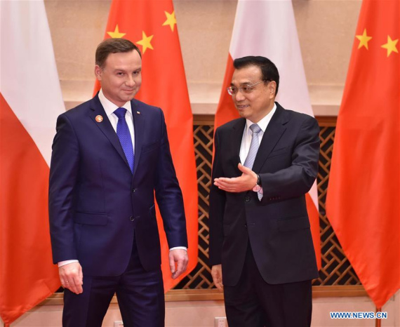 Chinese Premier Li Keqiang (R) meets with Polish President Andrzej Duda in Suzhou, east China's Jiangsu Province, Nov. 24, 2015. Andrzej Duda was in Suzhou to attend the fourth leaders' meeting between China and Central and Eastern European countries. (Photo: Xinhua/Gao Jie)