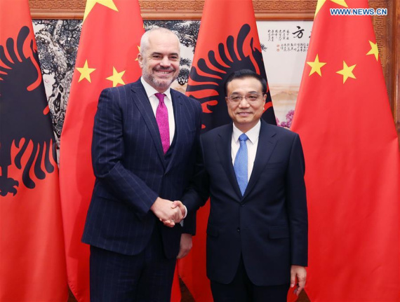 Chinese PremierLi Keqiang(R) meets with Albanian Prime Minister Edi Rama in Beijing, capital of China, Nov. 26, 2015. Edi Rama was in China to attend the fourth leaders' meeting between China and Central and Eastern European countries. (Xinhua/Yao Dawei)