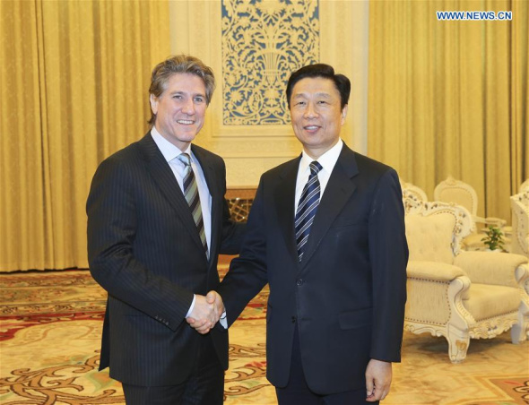Chinese Vice President Li Yuanchao (R) meets with Argentine Vice President and head of the Senate Amado Boudou in Beijing, capital of China, Nov. 26, 2015. (Photo; Xinhua/Ding Lin) 