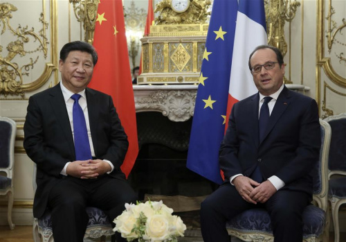Chinese President Xi Jinping (L) meets with French President Francois Hollande in Paris, France, Nov. 29, 2015. (Photo: Xinhua/Lan Hongguang)