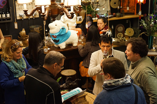 Jim Boyce (far right) keeps the fun and the booze flowing for the charity campaign Maovember. (Photo provided to China Daily)