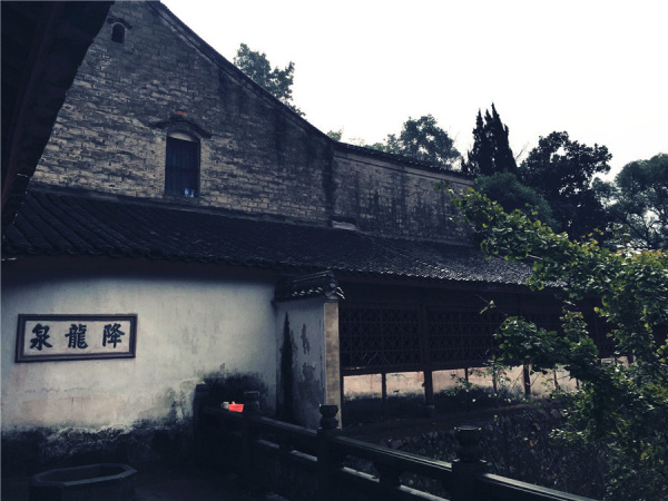 Xianglong Spring in Tiantong scenic spot. (Photo: chinadaily.com.cn/Ruan Fan)