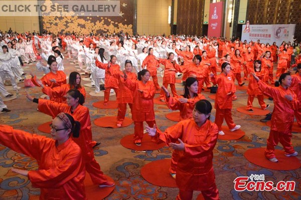 401 expectant mothers practice Tai Chi at the same time in Changcha, capital city of Central China's Hunan province on November 8, 2015. A world record was created for the largest number of pregnant women practicing Tai Chi simultaneously, as announced by the World Record Association. (Photo: China News Service/ Xiang Yipeng)