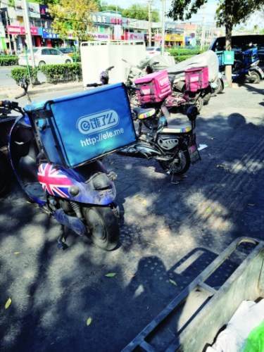 Delivery workers park their motorbikes randomly on the street. (Photo/The Mirror)