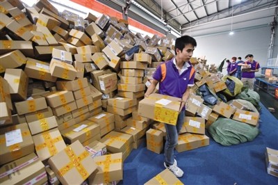 Staff sorting parcels at a stand of delivery service Yuantong in Guangzhou on November 11. (PhotoXinhua/Liang Xu)