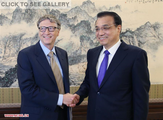 Chinese Premier Li Keqiang (R) meets with Bill Gates, Microsoft Co-Founder and Co-Chair of the Bill and Melinda Gates Foundation, in Beijing, capital of China, Nov. 12, 2015. (Xinhua/Yao Dawei)