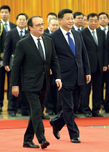 President Xi Jinping said China firmly supports France in hosting the upcoming climate change summit, when he met with visiting French President Francois Hollande in Beijing on Nov 2. Wu Zhiyi / China Daily
