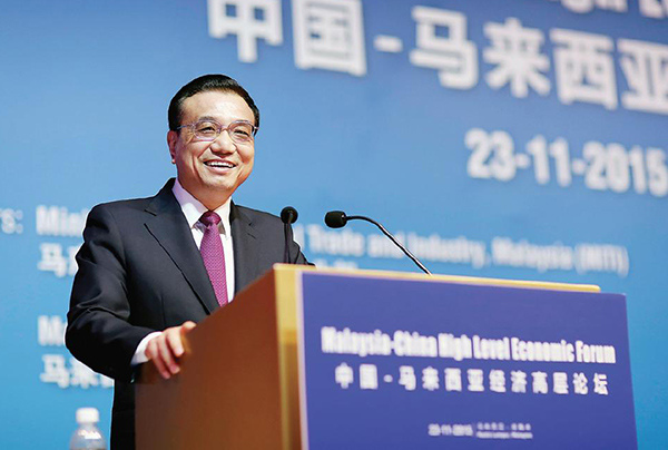 Premier Li Keqiang delivers the keynote speech at the Malaysia-China High Level Economic Forum in Kuala Lumpur on Monday. (Photo by Liu Zhen / China News Service)