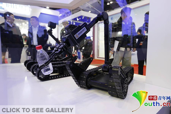China's homegrown anti-terrorism robots used for public security purposes are shown to the public at the World Robot Conference 2015 (WRC 2015) on Nov.24, 2015. (Photo/youth.cn)
