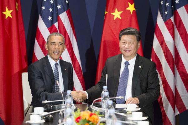 Chinese President Xi Jinping (R) meets with his U.S. counterpart Barack Obama in Paris, France, Nov. 30, 2015. (Photo by Huang Jingwen/Xinhua)