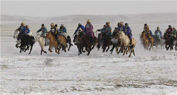 Winter nadam in Xilin Gol League, the Inner Mongolia autonomous region, features a variety of folk sports like horse racing, wrestling and rodeos. (Photos For China Daily/Ma Jianquan)