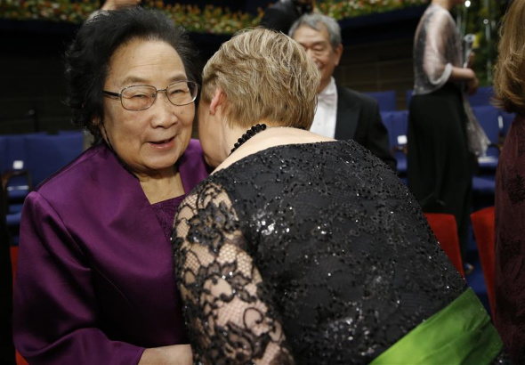 2015's Nobel laureate in Physiology or Medicine Tu Youyou (L) is congratulated following the Nobel Prize award ceremony at the Concert Hall in Stockholm, capital of Sweden, Dec. 10, 2015. (Photo: Xinhua/Ye Pingfan)