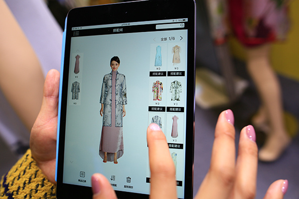  interactive fitting app produced by Jiaxing Getelan Garments Co Ltd is displayed at the Light of Internet Expo at the 2nd World Internet Conference in Wuzhen, Zhejiang province, on December 15, 2015. (Wang Chengmeng/chinadaily.com.cn)