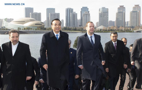 Chinese Premier Li Keqiang (2nd L, front) and other participants of the 14th prime ministers' meeting of the Shanghai Cooperation Organization (SCO) visit Zhengdong New District in Zhengzhou, central China's Henan Province, Dec. 15, 2015. (Xinhua/Xie Huanchi)