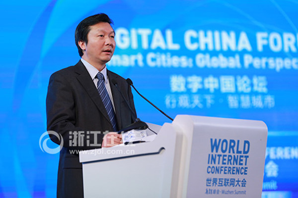 Tian Shihong, head of the Standardization Administration of China, delivers a speech during the Second World Internet Conference on Dec 17, 2015. (Photo/zjol.com.cn)
