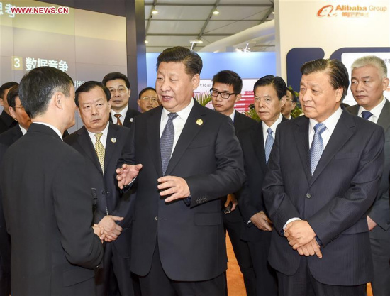 Chinese President Xi Jinping (C front) visits the Light of the Internet expo in Wuzhen, east China's Zhejiang Province, Dec. 16, 2015. (Xinhua/Li Xueren)