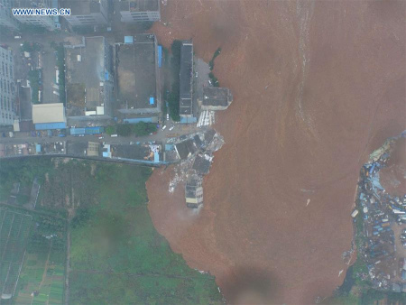 Photo taken on Dec. 20, 2015 shows the landslide site of an industrial park in Shenzhen, south China's Guangdong Province. (Xinhua)