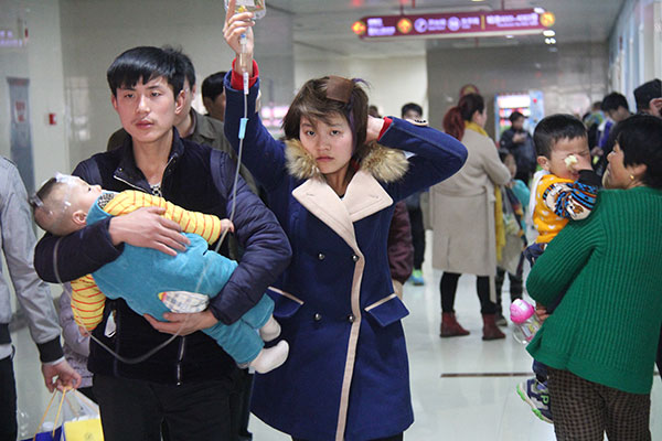 A large number of sick children were seen at Nanjing Children's Hospital in Jiangsu province in April due to a sudden drop in temperature. (Provided to China Daily)