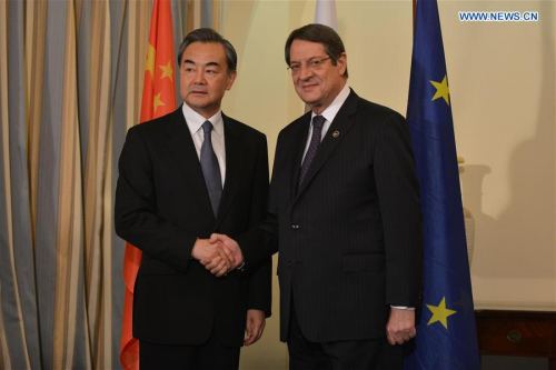 Chinese Foreign Minister Wang Yi (L) shakes hands with Cypriot President Nicos Anastasiades in Nicosia, Cyprus, Dec. 21, 2015. (Xinhua/Stefanos Kouratzis)