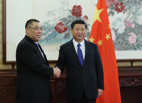 Chinese President Xi Jinping (R) meets with Macao Special Administrative Region Chief Executive Chui Sai On in Beijing, capital of China, Dec. 23, 2015. Chui is in Beijing to report his work to the central government. (Photo: Xinhua/Lan Hongguang)