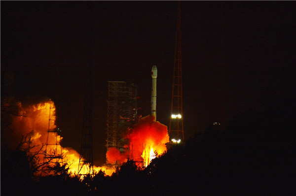 A Long March 3B rocket lifts the satellite from the Xichang Satellite Launch Center in Sichuan province at 12:04 am into the geosynchronous orbit. (Photo: People's Daily Online/Zhao Zhuqing)