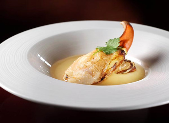 Steamed crab claw with egg white in Hua Diao wine. Photo provided to China Daily