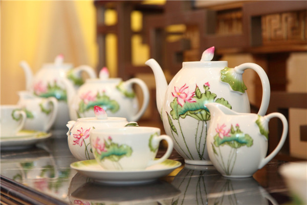 Lotus porcelain wares by French luxury brand Legle. (Photo provided to chinadaily.com.cn)