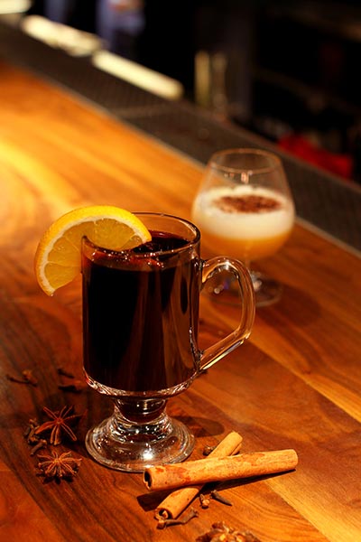 Mulled wine & bombardino. (Photo provided to China Daily) Mulled wine & bombardino. (Photo provided to China Daily)