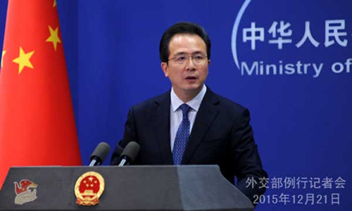 Foreign Ministry spokesman Hong Lei briefs at the regular press conference in Beijing on Dec 21, 2015. (Photo/fmprc.gov.cn)